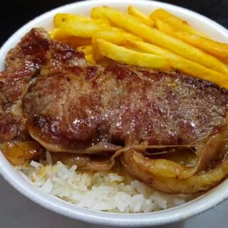 Bife acebolado